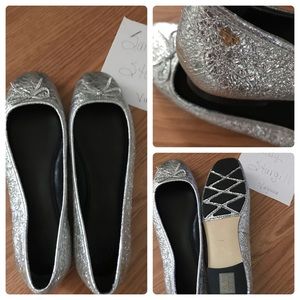 Beautiful Tory Burch silver flats size 6.5